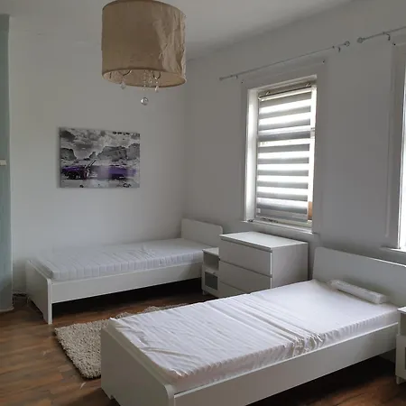 Einfache Monteurwohnung In شقة