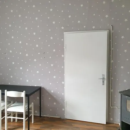 Einfache Monteurwohnung In شقة *